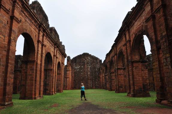 Interior da antiga igreja de São Miguel Arcanjo, em São Miguel das Missões, no Rio Grande do Sul